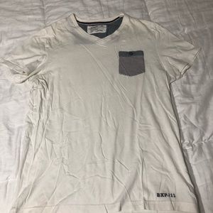 Men’s white v-neck shirt